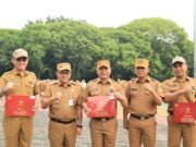 Pj. Wali Kota Bekasi Serahkan Sederet Penghargaan Jelang Penghujung Tahun 2024