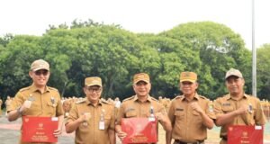 Pj. Wali Kota Bekasi Serahkan Sederet Penghargaan Jelang Penghujung Tahun 2024