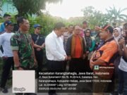 Pj Bupati Bekasi Dedy Supriyadi Serahkan Bantuan Langsung Perbaikan Rumah,Warga Penderita Lumpuh Dikarang Bahagia.