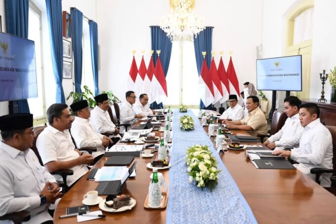 Presiden Prabowo Bersama Wakil Presiden Gibran Rakabuming,Menerima Menteri Koordinator dan Sejumlah Menteri Dibawah Kementerian Koordinator Bidang Pemberdayaan Masyarakat.
