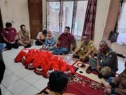 Anggota DPRD Garut Fraksi PDIP Yudha Puja Turnawan,Menengok Korban Kebakaran.