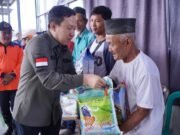 Pj.Bupati Pringsewu Serahkan Bantuan Terdampak Banjir di Kecamatan Ambarawa.