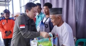 Pj.Bupati Pringsewu Serahkan Bantuan Terdampak Banjir di Kecamatan Ambarawa.