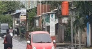 Akibat saluran Drainase kurang lancar, Jalan Raya Pule Karang Setia Karang Anyar Banjir.