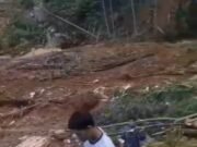 Petugas Gabungan Evakuasi 17 Korban Longsor di Petungkriyono, 8 Orang Masih Hilang.