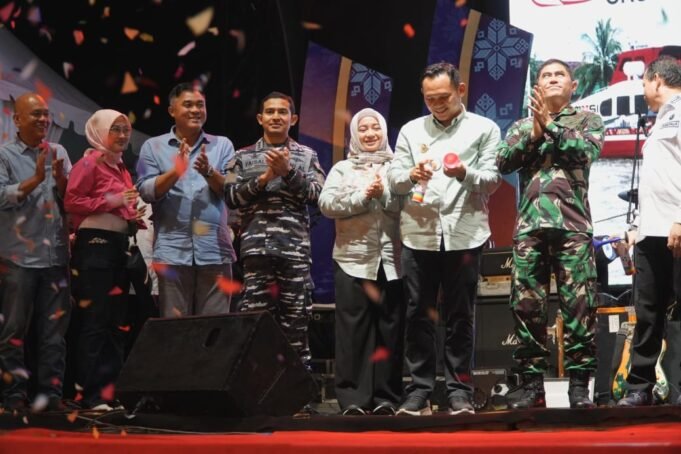 Danlanal Palembang Hadiri Pesta Rakyat “Palembang Bersinar”.