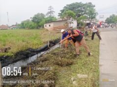 Pemerintah Desa Jayalaksana Bersama Mahasiswa Unsika,Mengadakan Kerja Bakti Jalan Protokol CabangBungin.