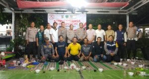 Sambangi Pos kamling, Polsek Setu laksanakan Giat “Ngopi Kamtibmas” bersama Masyarakat.