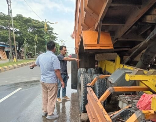 Sopir Dump Truk di Cikarang Selatan Meninggal Terjepit Bak Saat Perbaikan.