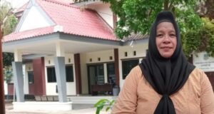 Warga Keluhkan Pelayanan, Pegawai Kecamatan Karang Bahagia Kurang Respon.