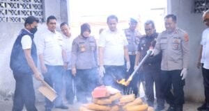 Direktorat Reserse Narkoba Polda Lampung Musnahkan Barang Bukti Narkotika Senilai Rp 10,7 Miliar.
