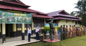 Pimpin Upacara Mingguan dan Berikan Materi Wawasan Kebangsaan Kepada Siswa-Siswi SMPN 20 Merangin.