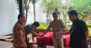Jelang Ramadhan Penuh Berkah, Reaksi Kembali Bagikan Ratusan Nasi Kotak.