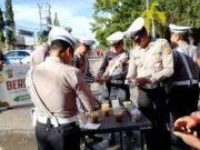 Polres Merangin Berbagi Takjil Untuk Pengendara Roda Dua.