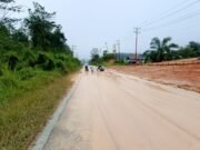 Jalan Nasional Lintas Kota Bangko Kabupaten Merangin di Selimuti Lumpur.
