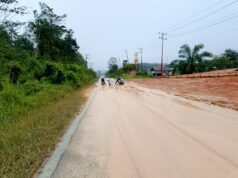 Jalan Nasional Lintas Kota Bangko Kabupaten Merangin di Selimuti Lumpur.