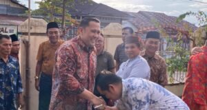 Begitu Masuk Merangin, Bupati H.M Syukur Disambut Secara Adat.