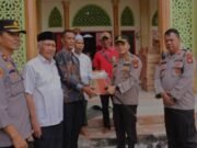 Kapolres Metro Bekasi Pimpin Bakti Sosial Bagi Warga Terdampak Banjir Di Babelan.