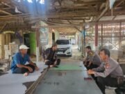 Bhabinkamtibmas Desa Jayalaksana, Lakukan Silaturahmi Kerumah Kepala Desa Jayalaksana.