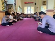 Selama Ramadhan Polres Sarolangun Rutin Gelar Tadarusan, AKBP Budi Prasetya Ikut Mengaji Bersama Personil.