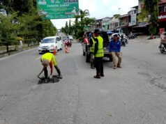 Pengendara Motor Terjatuh di Jalinsum Merangin, Proyek Galian Jalan Dipertanyakan