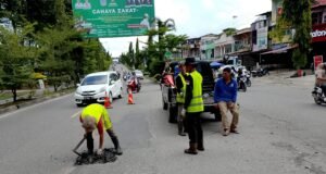 Pengendara Motor Terjatuh di Jalinsum Merangin, Proyek Galian Jalan Dipertanyakan