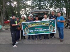 DPD IWO Merangin Bagikan 1000 Takjil Kepada pengendara Roda Dua