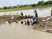 Tanggul Irigasi Jebol di Desa Sumberurip, Camat Pebayuran Tinjau Langsung Kelokasi.
