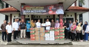 Banjir di Cibarusah, Diskominfosantik Salurkan Bantuan.