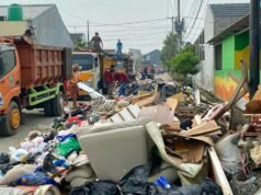 UPTD Wilayah II DLH, Bersihkan Sampah Pasca Banjir