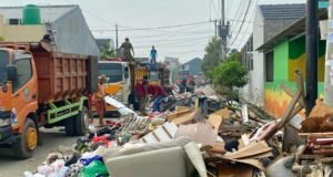 UPTD Wilayah II DLH, Bersihkan Sampah Pasca Banjir