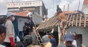 Aksi Cepat Bupati Purwakarta Om Zein, Renovasi Rumah Tidak Layak Huni Milik Mantan Loper Koran