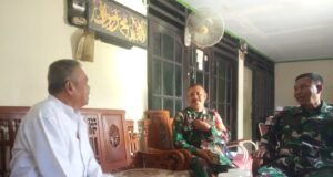 Kunjungan Silaturahmi Danramil 06/KD Mayor Inf Muhlisin ke H. Bahtiar, SH Tokoh Masyarakat di Kalideres