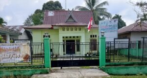Waduh…!!! Kantor Desa Dusun Dalam Tutup Saat Jam Kerja, Warga Mengeluh