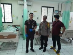 Bhabinkamtibmas Desa Kali Jaya, Polsek Cikarang Barat bantu Evakuasi Seorang ODGJ ke RSJ Soeharto Grogol