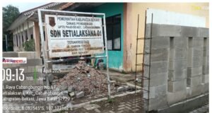 Viral…!!! Kegiatan Disetop Warga, Kepala Tukang: Berhenti Karena Material Habis