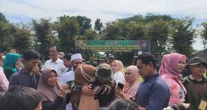 Haru Tangis Siswa Kepelukan Ibu, di Penutupan Pelatihan Bela Negara di Purwakarta