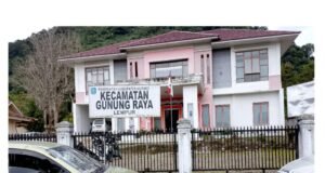 Oknum Sekcam Gunung Raya Mengaku Wartawan, Saat Media Mau Konfirmasi.