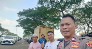 Polsek Cikarang Pusat Laksanakan Pengamanan Kegiatan Ibadah Shalat Jum’at di Masjid At-Tahuid