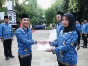 Om Zein Serahkan SK CPNS Formasi 2024: Tantangan Pengabdian Sebagai Abdi Negara