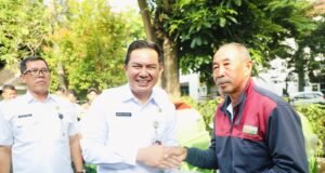 Pemkab Purwakarta Serahkan 15 Unit Power Teaser untuk Tingkatkan Produksi Padi