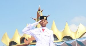 Muhammad Rizky Prasetyawan Torehkan Prestasi Harumkan SMKN 1 KALIANDA Dalam Pengibaran Bendera Merah Putih Di Lapangan Menara Siger