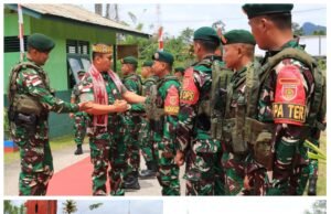 Satgas Pamtas Yonarhanud 1 Kostrad Terima Kunjungan Pangkogasgabpamtaswil Darat XII/Tanjungpura di Pos Kotis Gabma Entikong