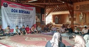 Hari Guru Sedunia Puluhan Guru Di Kabupaten Bekasi, Berikan Penghargaan dan Do’a Bersama Dimakam H.Eka Supria Atmaja