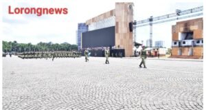 Danpasmar 1 Pimpin Langkah Defile Kontingen TNI AL Pada Geladi Upacara HUT Ke-80 TNI