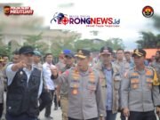 Kapolri Tinjau Pengungsian Di Aceh Tengah, Distribusikan Bantuan Untuk Masyarakat Korban Bencana