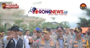 Kapolri Tinjau Pengungsian Di Aceh Tengah, Distribusikan Bantuan Untuk Masyarakat Korban Bencana