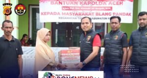 Kasat Reskrim Polres Pidie Serahkan Bantuan Kapolda Aceh Kepada Warga Terdampak Bencana di Gampong Blang Pandak