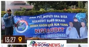 Buntut Bungkamnya Inspektorat, DPD IWO Indonesia Kabupaten Bekasi Pasang Spanduk Tantang Audit BUMD di Depan Kantor Bupati