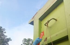 Geger…!!! Warga Temukan Mayat Pria Tergantung di Mobil Dumptruck